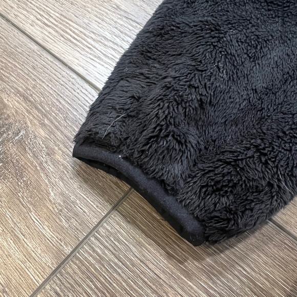 The North Face Women's Osito Fleece jacket, Black, Size Medium, Soft, Warm - Picture 4 of 10